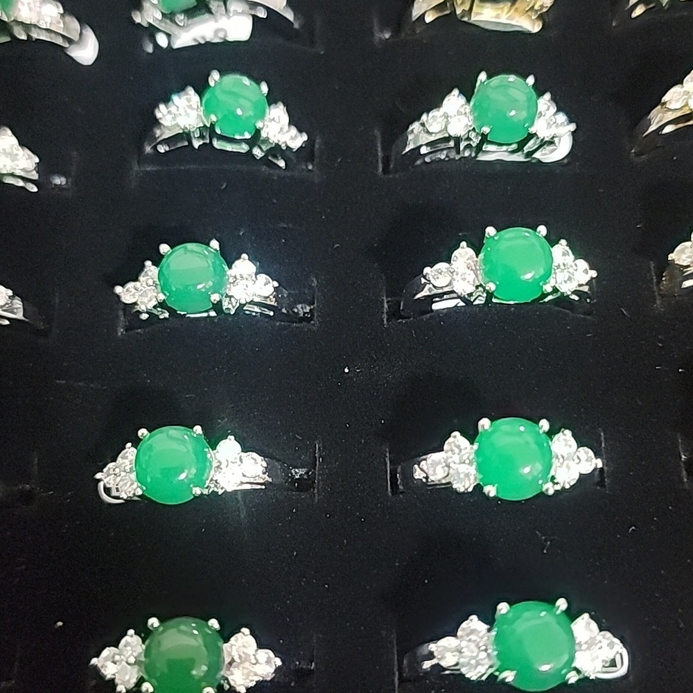 Brand NEW Round JADE Ring - Picture 2 of 3